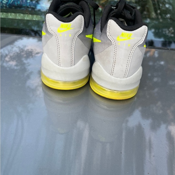 Nike - Picture 3 of 5